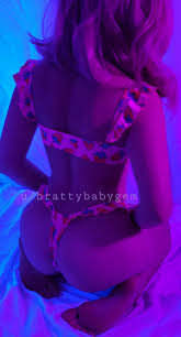 I love dressing up in super cute n slutty outfits for my subs join my OF ...