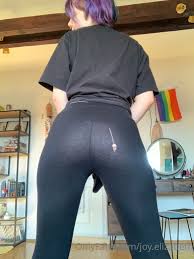 It's a rare occasion, me wearing leggings😆 Anyone wanna tear ...
