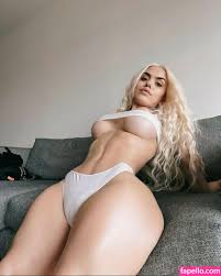 valentinamidgettt / valentinamidgetxo Nude Leaked OnlyFans Photo ...