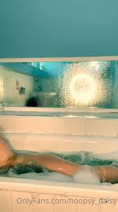 HoopsyDaisy - bathing - EroThots