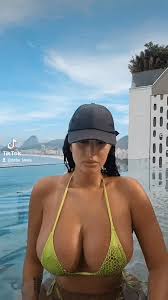 Brunettes are the best - EroThots