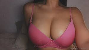 Hi babe! Tell me what you would like to do with my tits, mak.." by ...