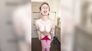Civan Kimron aka Candacebabyxo strip tease - EroThots