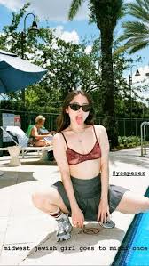 Esther Povitsky / esthermonster Nude Leaks - Fapello