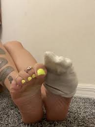 I want you to cum on these feets 😉 - Reddit NSFW