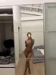 brunettes do it better 😈😈 - Reddit NSFW
