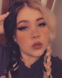 Roxxi_Luv Pictures and Videos & similar of @1006930191 manyvids ...