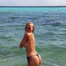 Finnish @caritat - Reddit NSFW