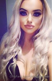 An actual goddess ✨ 🌀 Submit, fall into addiction, surrend.." by ...