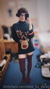 Merry Christmas everyone!! ♥️ Don't you wish I was under you ...