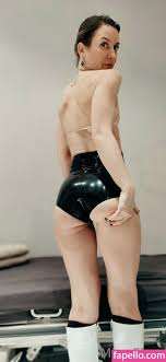 Miss Flora Berlin / Miss Flora Femdom / missfloraberlin Nude ...