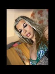 Ur online girlfriend 🫶🏻 Pictures and Videos & similar of ...