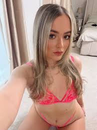 Isabella Amor Discussion - TheFap