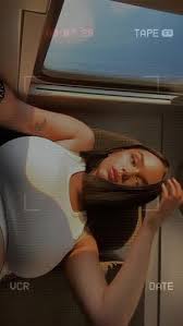 https://fapello.com/content/l/u/lucile/1000/lucile...