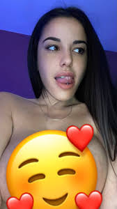 Deja tips y tecmando esas dos fotos al privado mas un video .." by ...