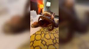 Unknown Hotwife - EroThots