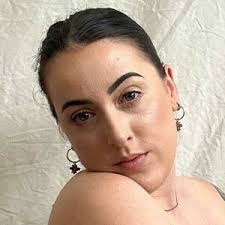 Isabella Davis Discussion - Fapello