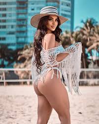 Raynaraee Pictures and Videos & similar of @raynaraee onlyfans ...