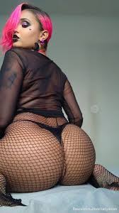 LaryaVon Pictures and Videos & similar of @laryavon fancentro ...