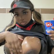 Dairy queen worker 😋 - Porn Videos & Photos - EroMe
